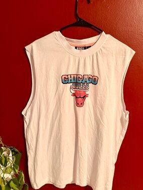 New With Tags NBA Chicago Bulls White Muscle Shirt / Sleeveless Tee - Size L